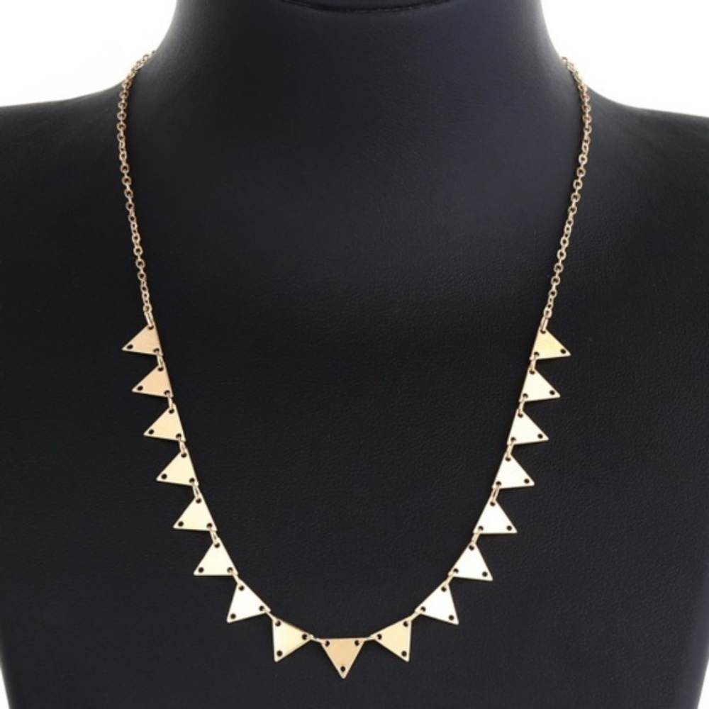 Pretty Gold Chain Dainty Triangles Necklace - Picture 3 of 3